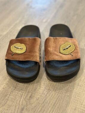 Steve Madden Brown Velvet Slide Sandals with Gold Glittery Lips